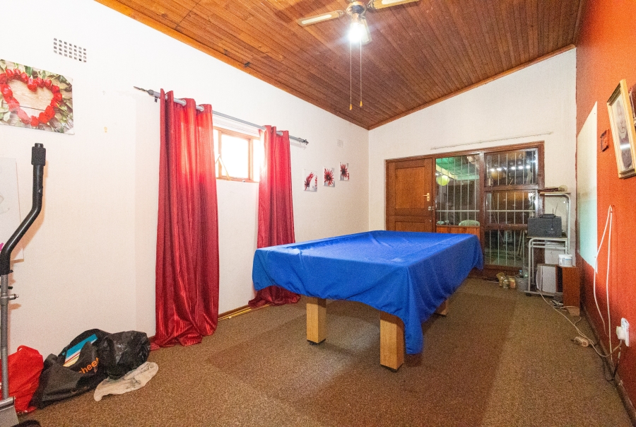 3 Bedroom Property for Sale in Peerless Park West Western Cape